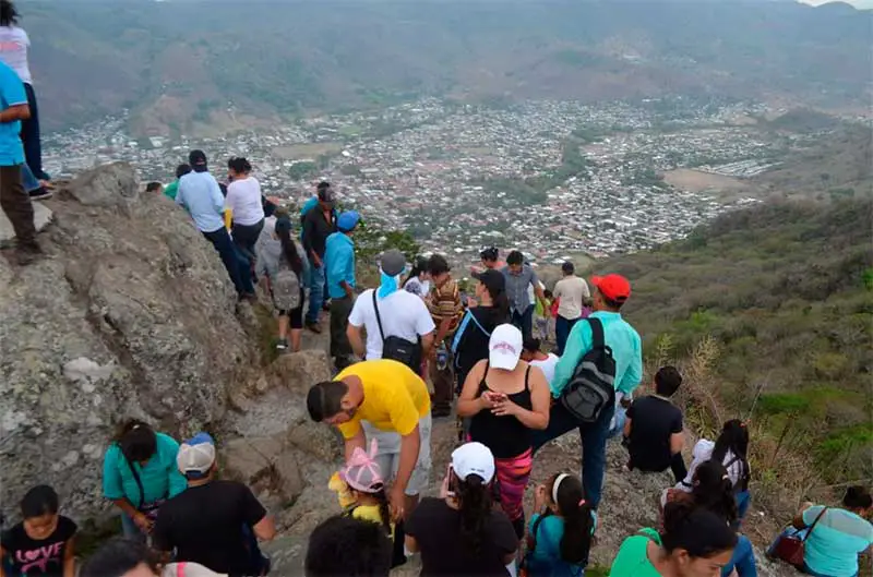 Honrando la Fe y la Devoción: La Peregrinación al Cerro de la Cruz en Jinotega