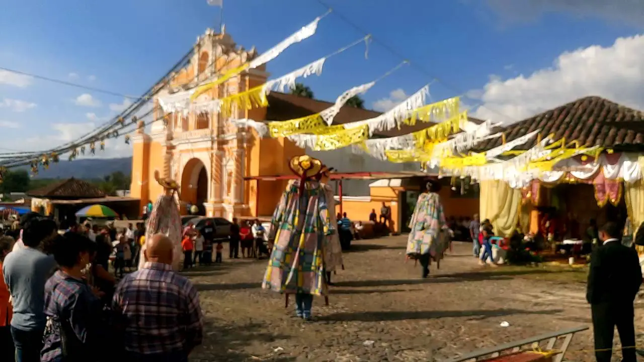 ¡No te lo Pierdas! Destacados de la Programación Infantil durante el Baile de los Gigantes en Antigua Guatemala